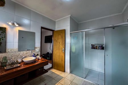 Casa à venda com 254m², 5 quartos e 3 vagas Casa à venda com 254m², 5 quartos e 3 vagasBanheiro da Suíte