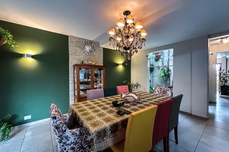 Casa à venda com 254m², 5 quartos e 3 vagas Casa à venda com 254m², 5 quartos e 3 vagasSala de Jantar