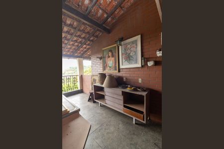 Casa para alugar com 300m², 5 quartos e 6 vagas Casa para alugar com 300m², 5 quartos e 6 vagasTerraço