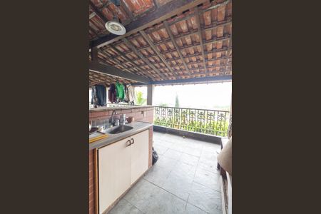 Casa para alugar com 300m², 5 quartos e 6 vagas Casa para alugar com 300m², 5 quartos e 6 vagasTerraço