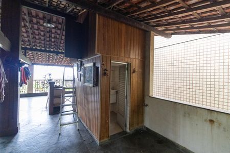 Casa para alugar com 300m², 5 quartos e 6 vagas Casa para alugar com 300m², 5 quartos e 6 vagasTerraço