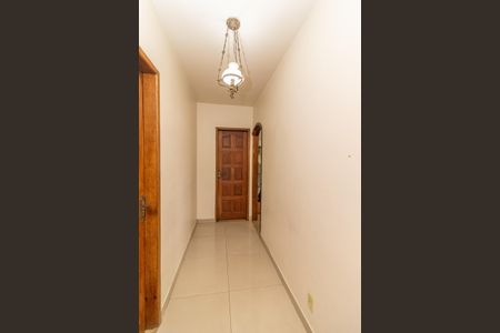 Casa para alugar com 300m², 5 quartos e 6 vagas Casa para alugar com 300m², 5 quartos e 6 vagasCorredor