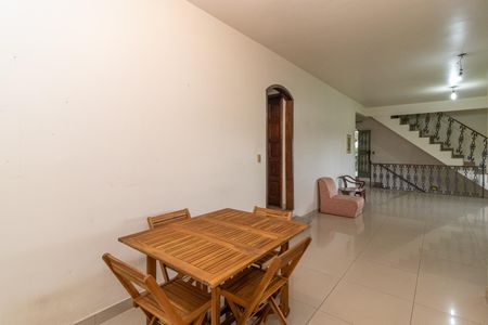 Casa para alugar com 300m², 5 quartos e 6 vagas Casa para alugar com 300m², 5 quartos e 6 vagasSala de Jantar