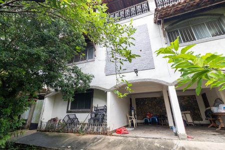 Casa para alugar com 300m², 5 quartos e 6 vagas Casa para alugar com 300m², 5 quartos e 6 vagasFachada