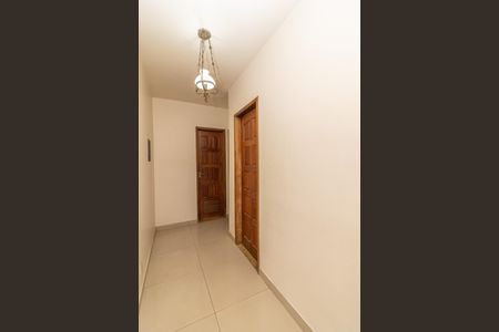 Casa para alugar com 300m², 5 quartos e 6 vagas Casa para alugar com 300m², 5 quartos e 6 vagasCorredor