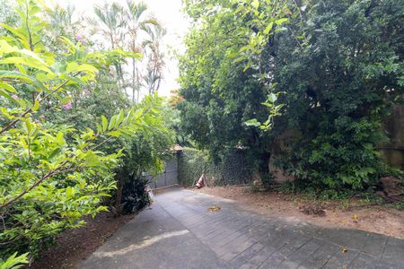 Casa para alugar com 300m², 5 quartos e 6 vagas Casa para alugar com 300m², 5 quartos e 6 vagasGaragem