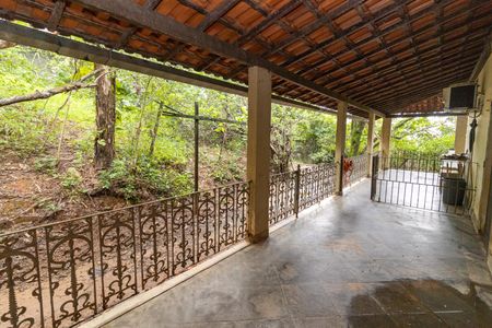 Casa para alugar com 300m², 5 quartos e 6 vagas Casa para alugar com 300m², 5 quartos e 6 vagasVaranda