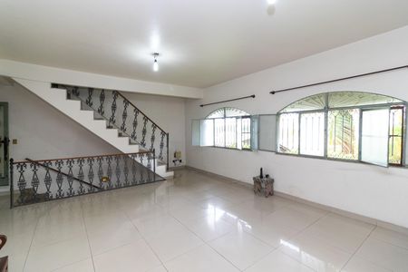 Sala de casa para alugar com 5 quartos, 300m² em Jardim Sulacap, Rio de Janeiro