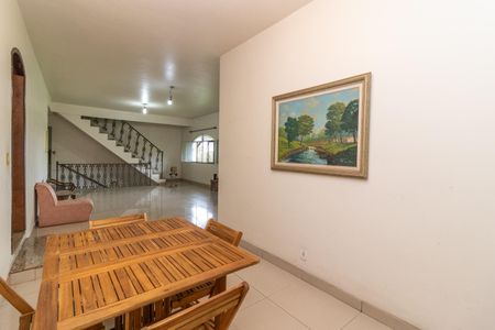 Casa para alugar com 300m², 5 quartos e 6 vagas Casa para alugar com 300m², 5 quartos e 6 vagasSala de Jantar