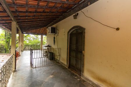 Casa para alugar com 300m², 5 quartos e 6 vagas Casa para alugar com 300m², 5 quartos e 6 vagasVaranda