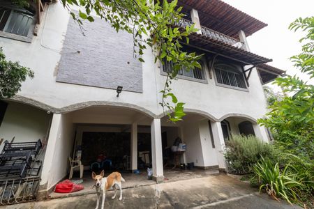 Casa para alugar com 300m², 5 quartos e 6 vagas Casa para alugar com 300m², 5 quartos e 6 vagasFachada