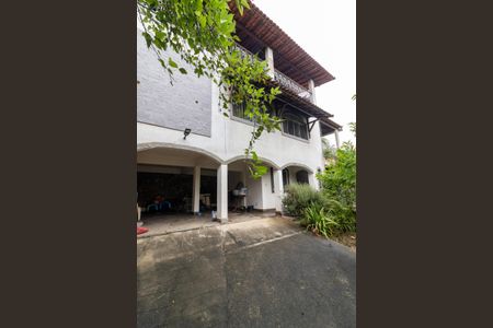 Casa para alugar com 300m², 5 quartos e 6 vagas Casa para alugar com 300m², 5 quartos e 6 vagasFachada