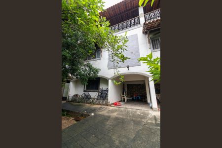 Casa para alugar com 300m², 5 quartos e 6 vagas Casa para alugar com 300m², 5 quartos e 6 vagasFachada