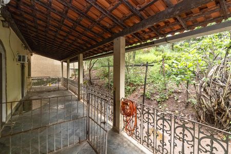 Casa para alugar com 300m², 5 quartos e 6 vagas Casa para alugar com 300m², 5 quartos e 6 vagasVaranda