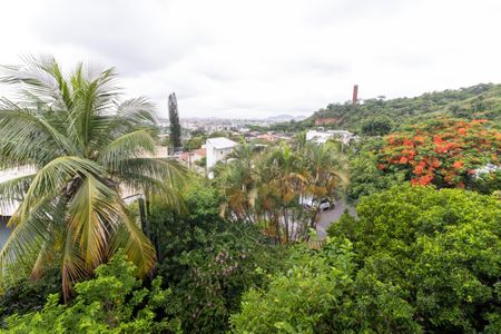 Casa para alugar com 300m², 5 quartos e 6 vagas Casa para alugar com 300m², 5 quartos e 6 vagasVista