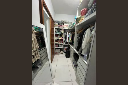 Closet de casa de condomínio para alugar com 2 quartos, 69m² em Colubandê, São Gonçalo