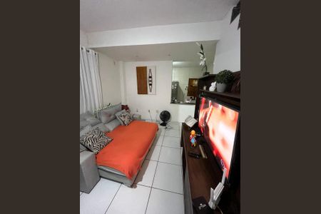 Sala de casa de condomínio para alugar com 2 quartos, 69m² em Colubandê, São Gonçalo