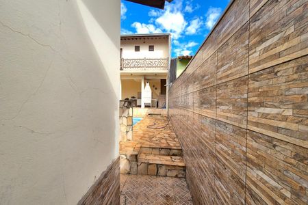 Casa à venda com 226m², 3 quartos e 3 vagasCorredor 