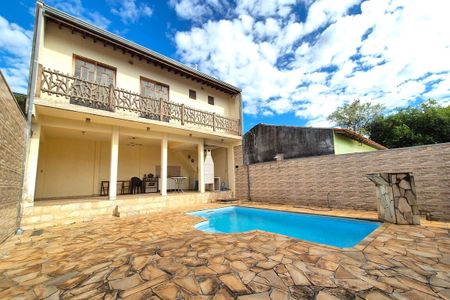 Casa à venda com 226m², 3 quartos e 3 vagasÁrea comum - Piscina