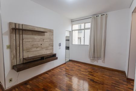 Sala de apartamento para alugar com 2 quartos, 65m² em Floresta, Belo Horizonte