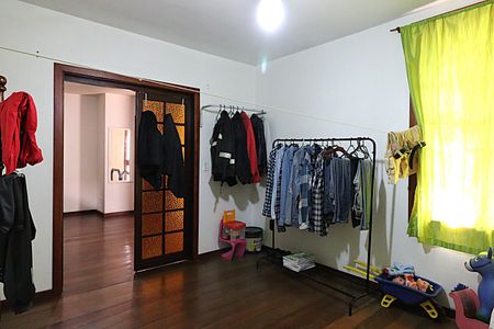 Casa à venda com 262m², 3 quartos e 6 vagasQuarto 2