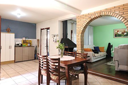 Casa à venda com 262m², 3 quartos e 6 vagasSala