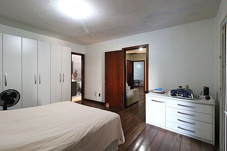 Casa à venda com 262m², 3 quartos e 6 vagasSuíte