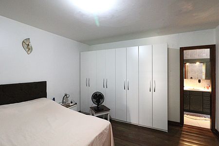 Casa à venda com 262m², 3 quartos e 6 vagasSuíte