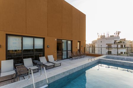 Studio para alugar com 21m², 1 quarto e sem vaga Studio para alugar com 21m², 1 quarto e sem vagaÁrea comum - Piscina