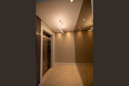 Corredor  de apartamento para alugar com 3 quartos, 200m² em Alphaville Empresarial, Barueri