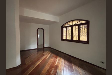 Casa à venda com 234m², 4 quartos e 3 vagasSala