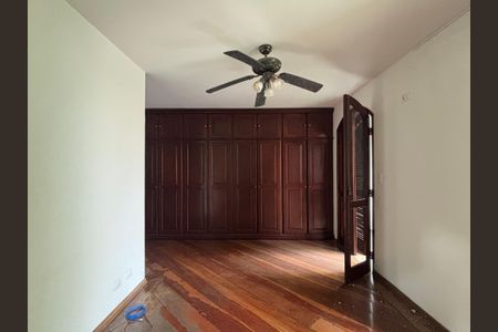 Casa à venda com 234m², 4 quartos e 3 vagasSuíte 2