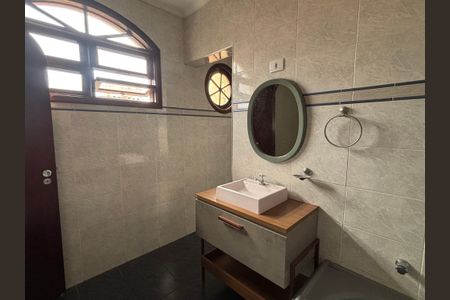 Casa à venda com 234m², 4 quartos e 3 vagasBanheiro da Suíte 2