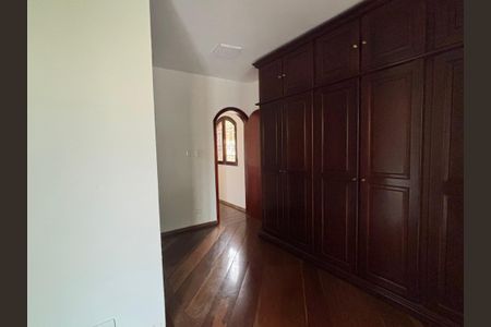 Casa à venda com 234m², 4 quartos e 3 vagasSuíte 2