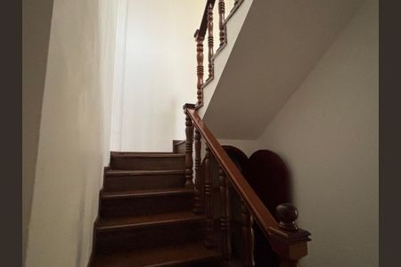 Casa à venda com 234m², 4 quartos e 3 vagasEscada