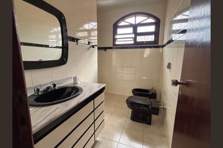 Casa à venda com 234m², 4 quartos e 3 vagasBanheiro Social