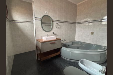 Casa à venda com 234m², 4 quartos e 3 vagasBanheiro da Suíte 2