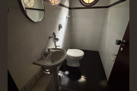 Casa à venda com 234m², 4 quartos e 3 vagasBanheiro da Suíte 1