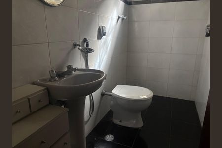 Casa à venda com 234m², 4 quartos e 3 vagasBanheiro da Suíte 1