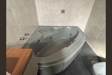 Casa à venda com 234m², 4 quartos e 3 vagasBanheiro da Suíte 2