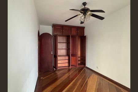 Casa à venda com 234m², 4 quartos e 3 vagasQuarto 2