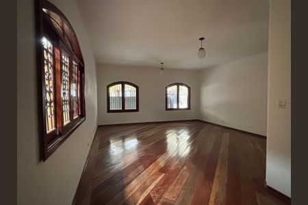 Casa à venda com 234m², 4 quartos e 3 vagasSala