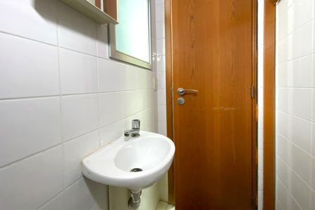 Apartamento à venda com 100m², 3 quartos e 2 vagas Apartamento à venda com 100m², 3 quartos e 2 vagasBanheiro de serviço