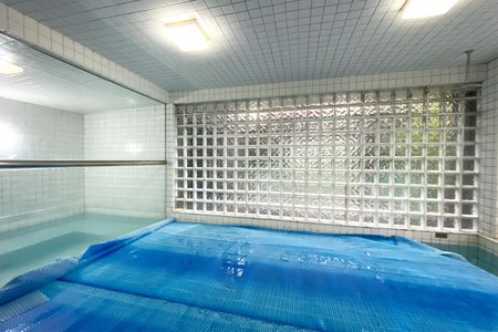 Apartamento à venda com 100m², 3 quartos e 2 vagas Apartamento à venda com 100m², 3 quartos e 2 vagasÁrea comum - Piscina Coberta