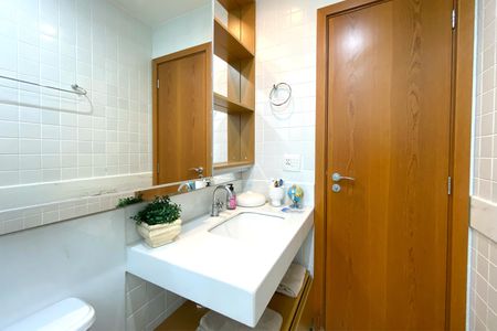 Apartamento à venda com 100m², 3 quartos e 2 vagas Apartamento à venda com 100m², 3 quartos e 2 vagasBanheiro