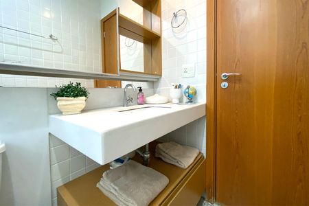 Apartamento à venda com 100m², 3 quartos e 2 vagas Apartamento à venda com 100m², 3 quartos e 2 vagasBanheiro