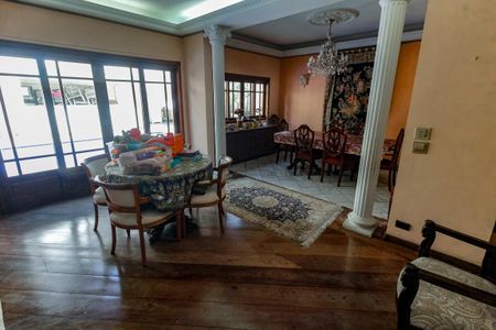 Casa de condomínio à venda com 509m², 5 quartos e 4 vagas Casa de condomínio à venda com 509m², 5 quartos e 4 vagasSala 3