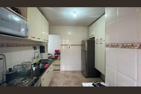 Cozinha de apartamento para alugar com 2 quartos, 57m² em Vila Inglesa, São Paulo