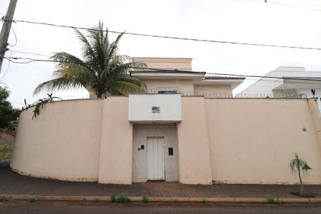 Casa para alugar com 390m², 3 quartos e 2 vagasFachada