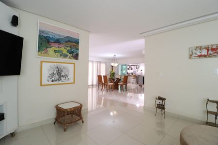 Casa para alugar com 390m², 3 quartos e 2 vagasSala